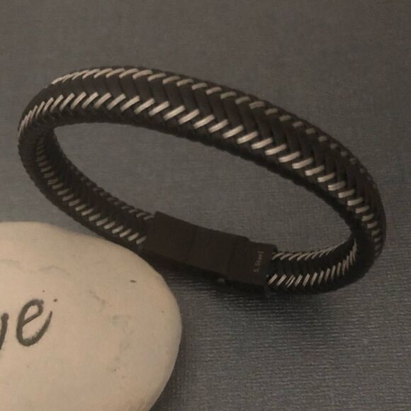 Men’s Braided Leather & Steel Adjustable Bracelet - Picture 4 of 9